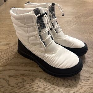 Ryka Women's Solace Water Resistant Ankle Boots White Asylum 8.5W